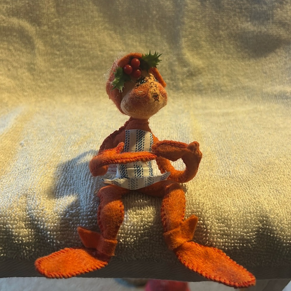 Annalee vintage 1987 sitting elf.